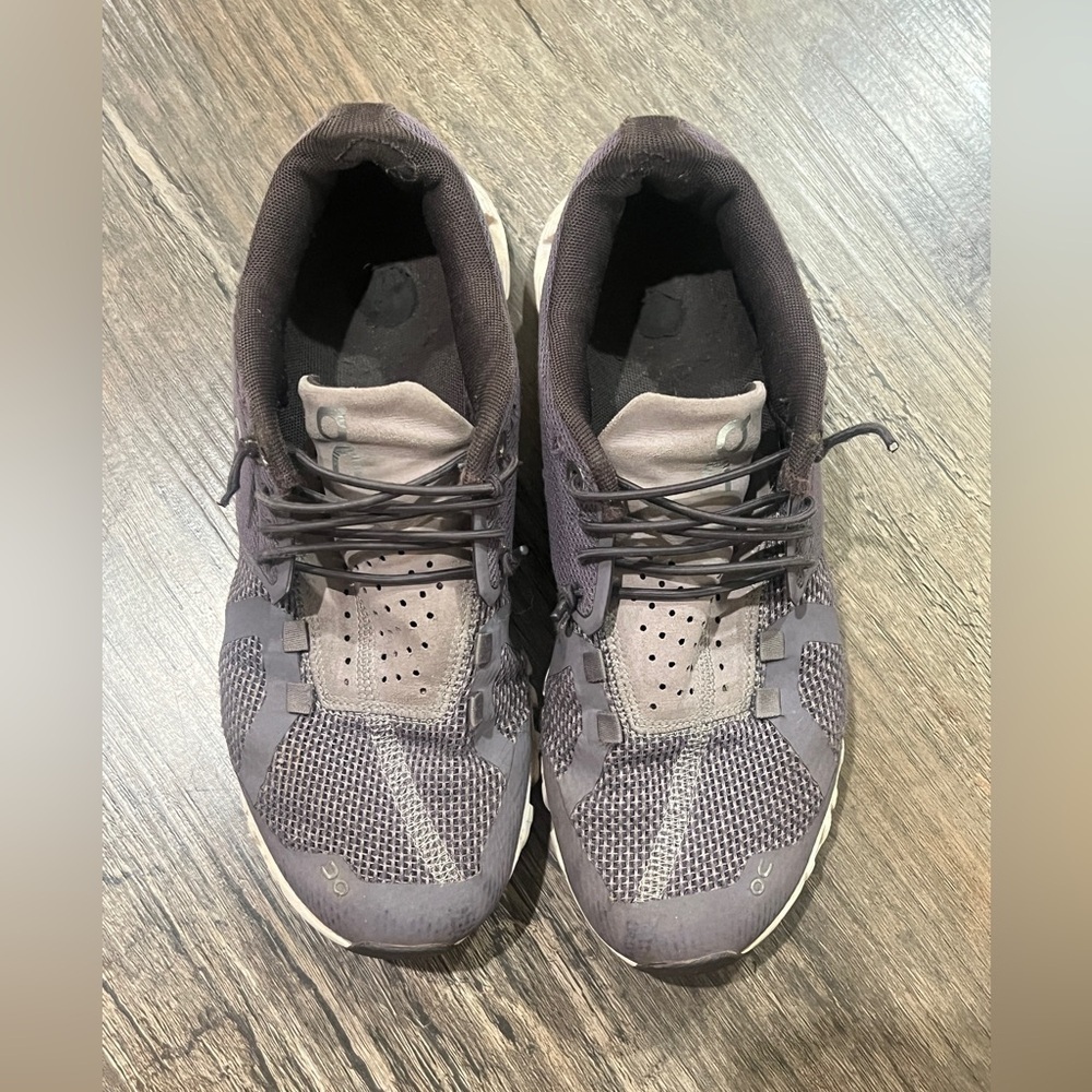 FINAL PRICE Ladies On Cloud Athletic Shoes